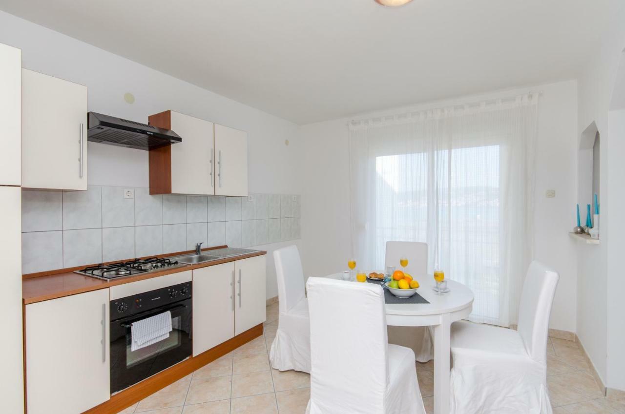 Bridge And Beach Apartments Трогір Екстер'єр фото