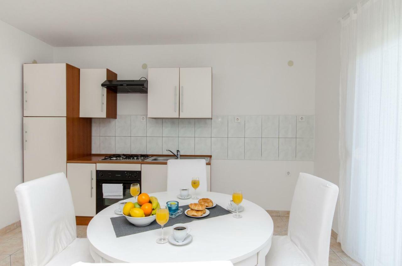 Bridge And Beach Apartments Трогір Екстер'єр фото